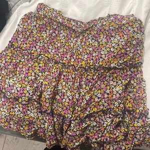 Floral skirt, size large.